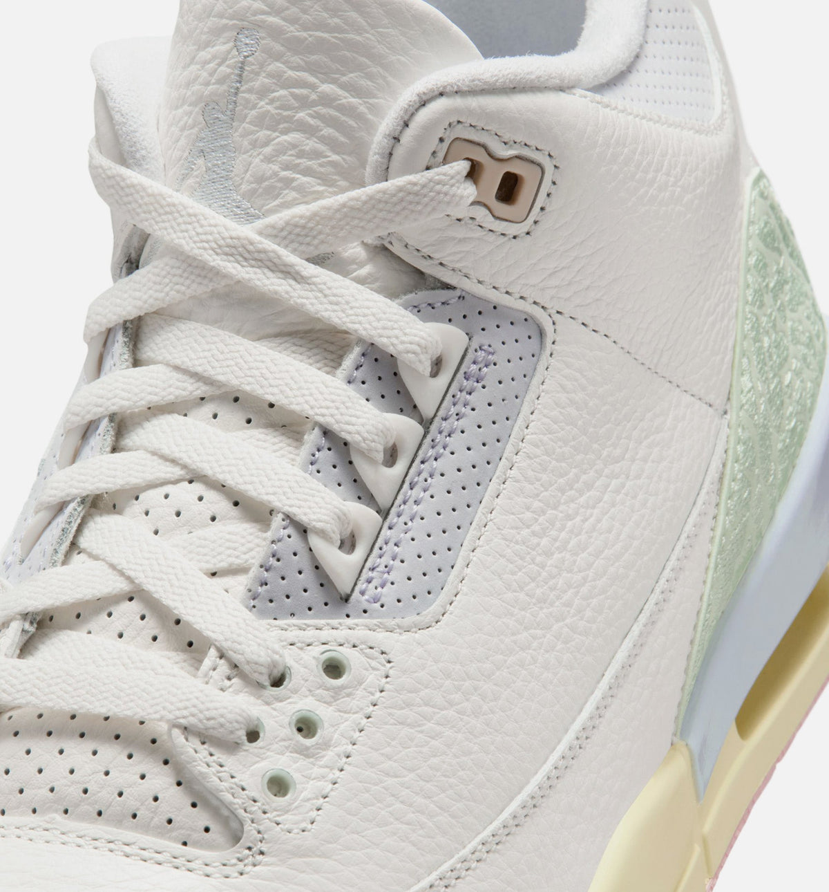 Air Jordan 3 Retro Sail and Jade Aura – Men's Lifestyle Shoe in Sail/Jade Aura/Aura/Iced Carmine