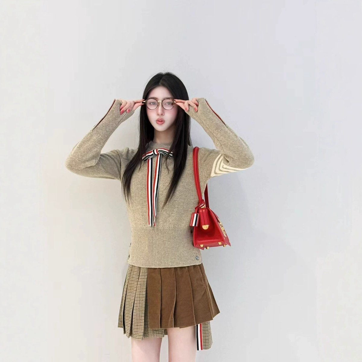 Bow-knitted sweater + short skirt