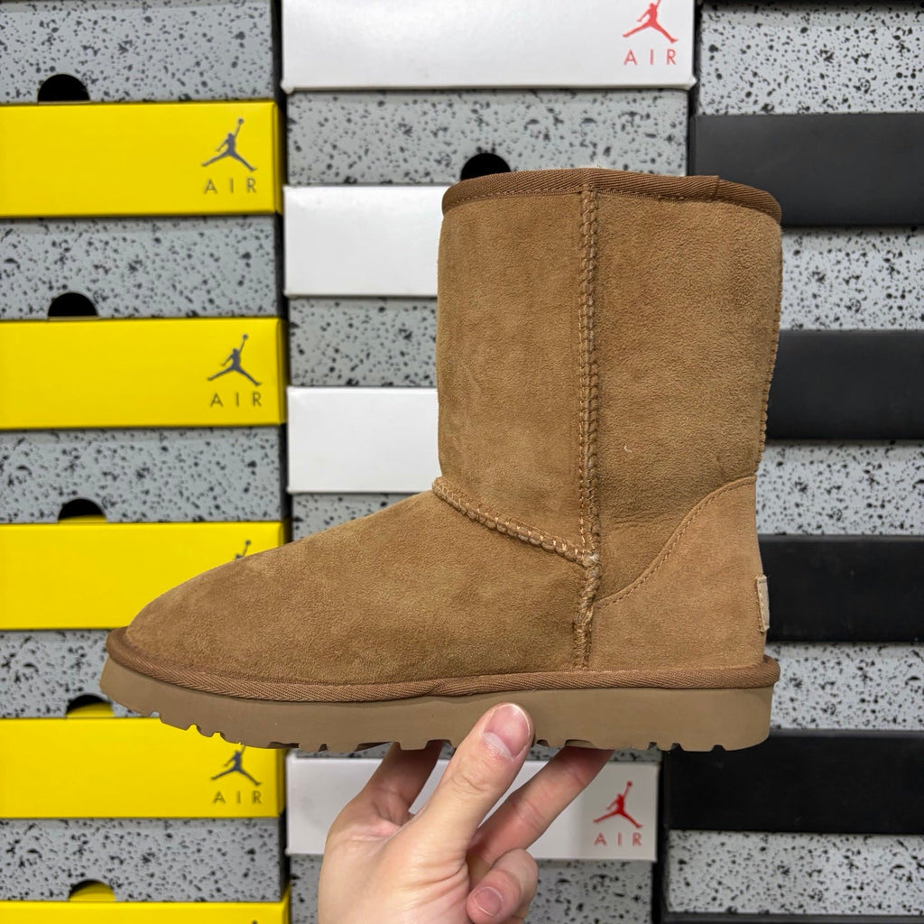 UGG Kallen Lace Classic Short Boot – Suede Boot with Shearling Lining, Tonal Back Seam & Classic Sunburst Sole in Chestnut