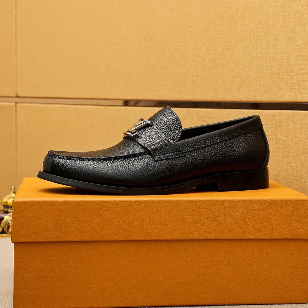 Louis Vuitton Black Pebbled Loafers - Moc-Toe Detailing