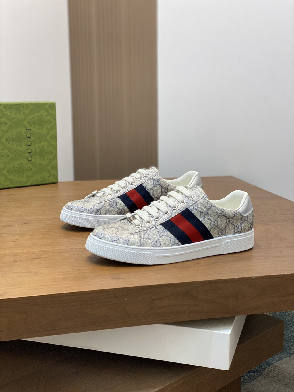 Gucci Green-Red Stripe Low-Top Sneakers