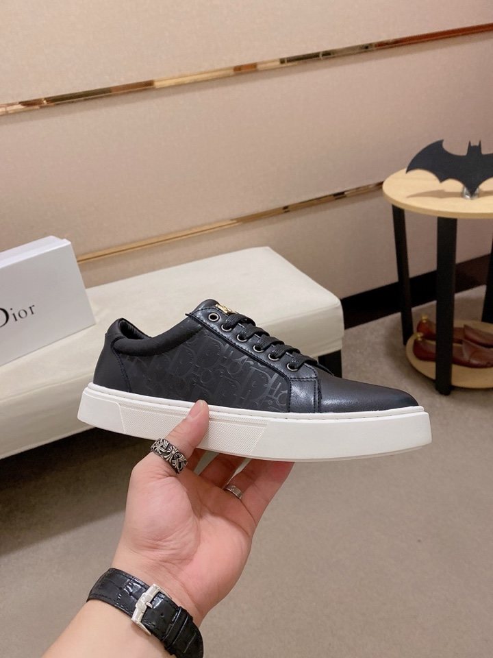 Dior Men's Low-Top Lace-Up Sneakers